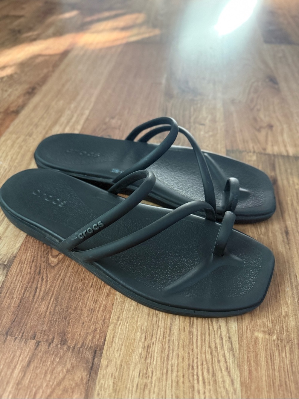 CROCS Miami Toe Sandals - Picture 2 of 4